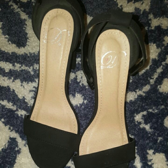 Black heals - Picture 1 of 2